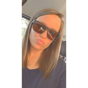 Meet your Posher, Caitlin